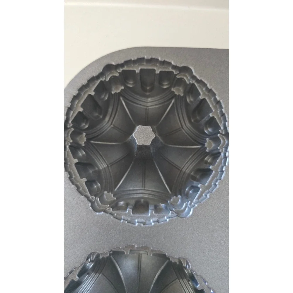 Nordic Ware Autumn Treats Pan 6 Cavity Cast Aluminum Nonstick Fall Cake Pan